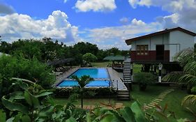 Eco Hotel Black & White - Anuradhapura