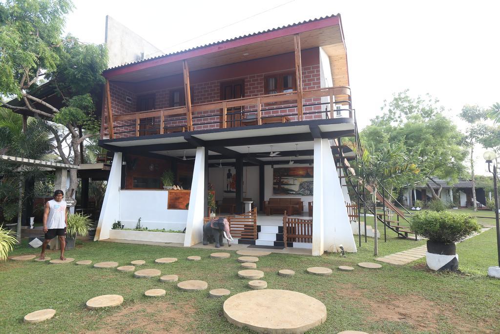 Eco Hotel Black & White - Anuradhapura Mihintale Zewnętrze zdjęcie