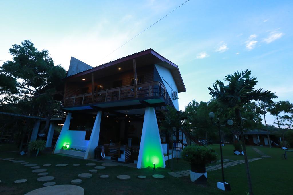 Eco Hotel Black & White - Anuradhapura Mihintale Zewnętrze zdjęcie