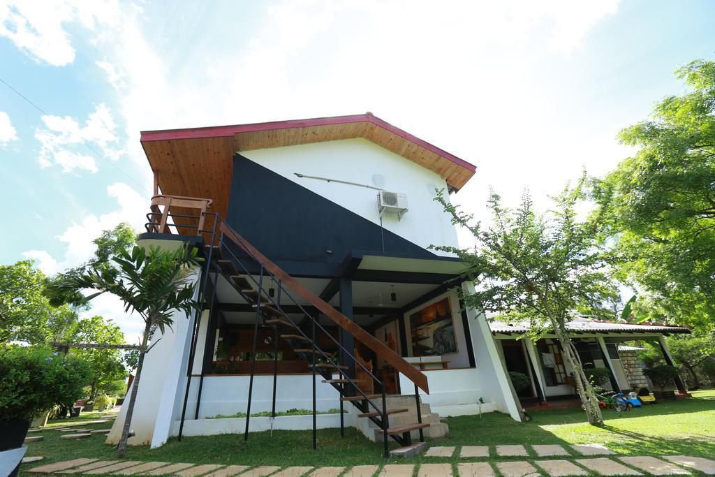 Eco Hotel Black & White - Anuradhapura Mihintale Zewnętrze zdjęcie