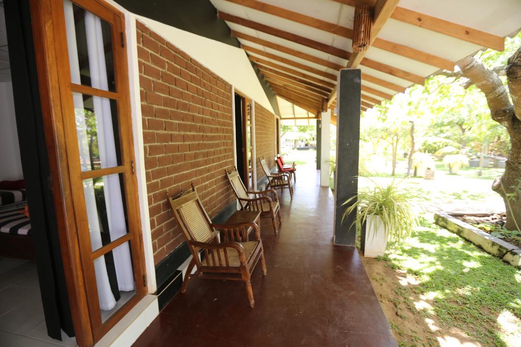 Eco Hotel Black & White - Anuradhapura Mihintale Zewnętrze zdjęcie
