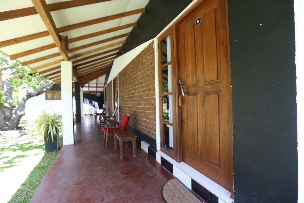 Eco Hotel Black & White - Anuradhapura Mihintale Zewnętrze zdjęcie