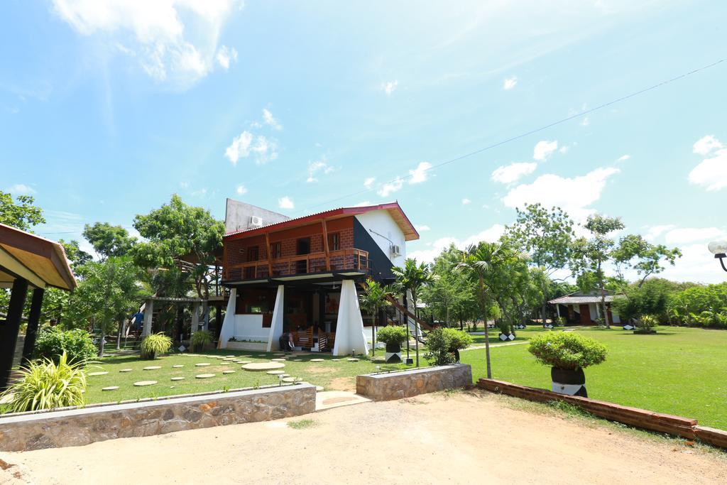 Eco Hotel Black & White - Anuradhapura Mihintale Zewnętrze zdjęcie
