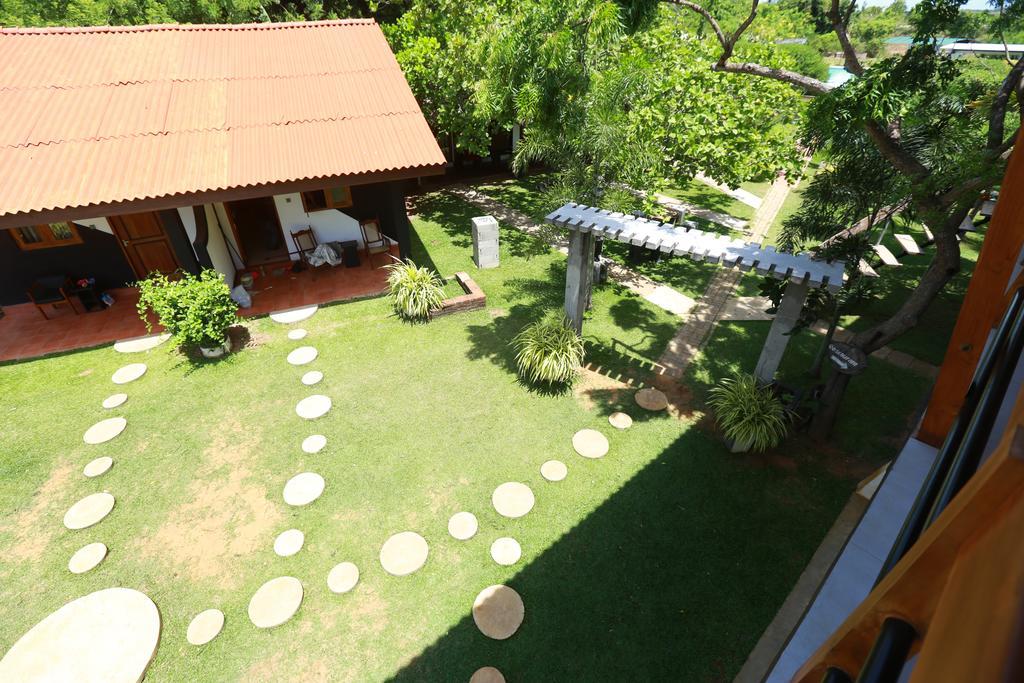 Eco Hotel Black & White - Anuradhapura Mihintale Zewnętrze zdjęcie