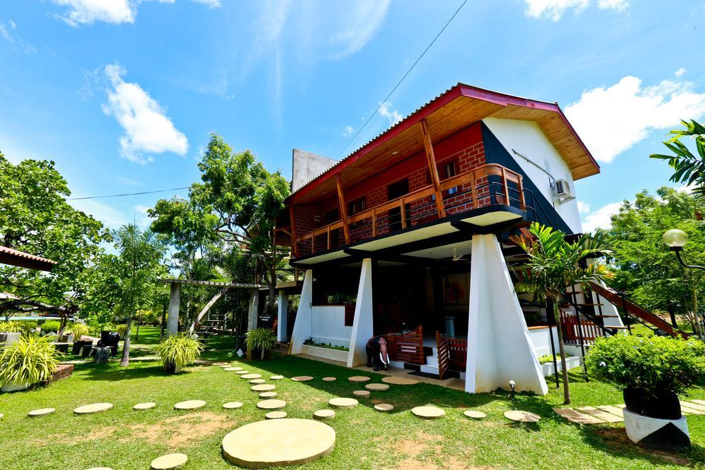 Eco Hotel Black & White - Anuradhapura Mihintale Zewnętrze zdjęcie
