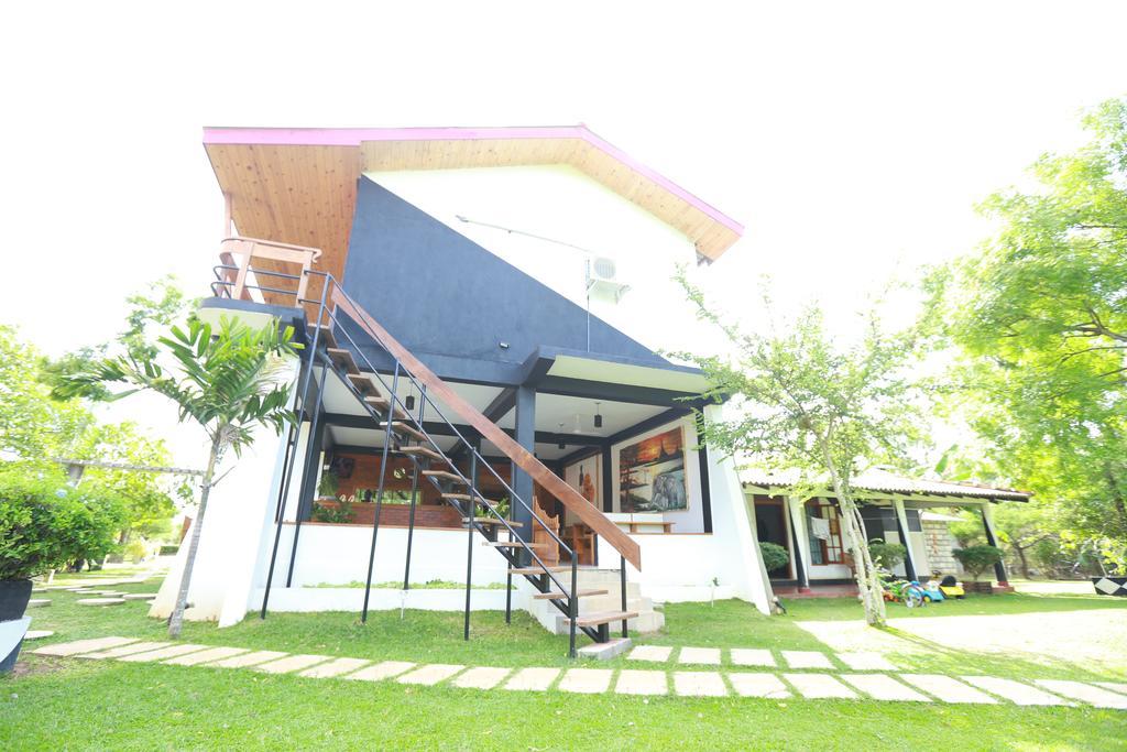 Eco Hotel Black & White - Anuradhapura Mihintale Zewnętrze zdjęcie